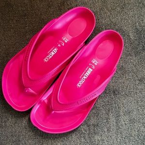Womens birkenstock Honolulu  fuchsia/pink flipflop. Worn once.. size 39EU
